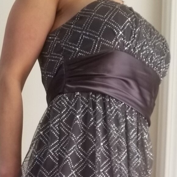 (13)GRAD/PROM DRESS - Picture 8 of 11